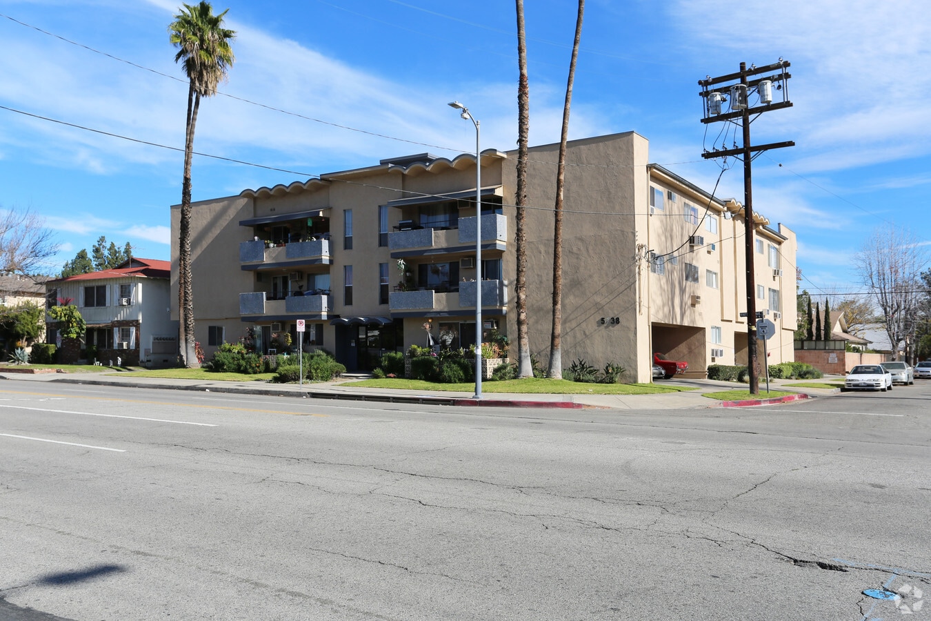 Primary Photo - 5738 Whitsett Ave