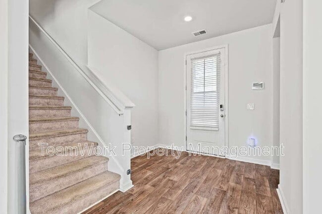 Photo - 413 Zenith Blvd