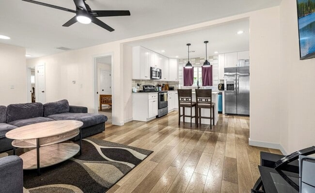 Photo - 601 Hackberry Dr