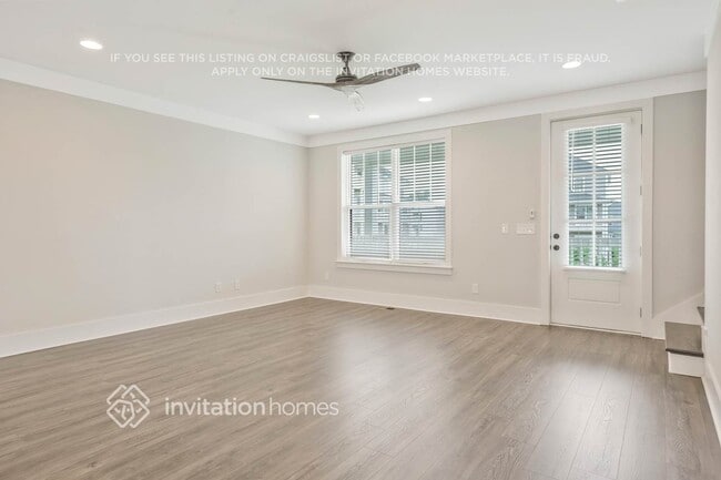 Photo - 220 Founders Ln