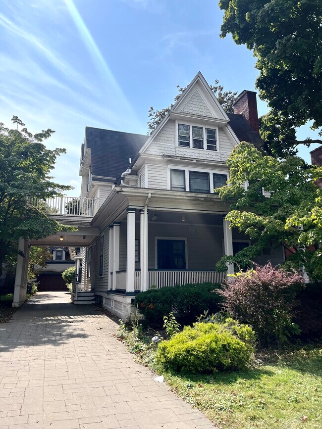 Photo - 805 W Ferry St Unidad 3rd Floor