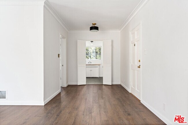 Photo - 9214 Beverly Blvd Unidad 1/2