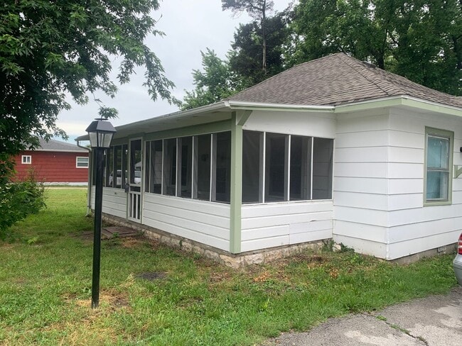Photo - LEASETAKEOVER: NO DEPOSIT NEEDED!!!! Adorable and large 3 bedroom house with screen in Porch! Ap...