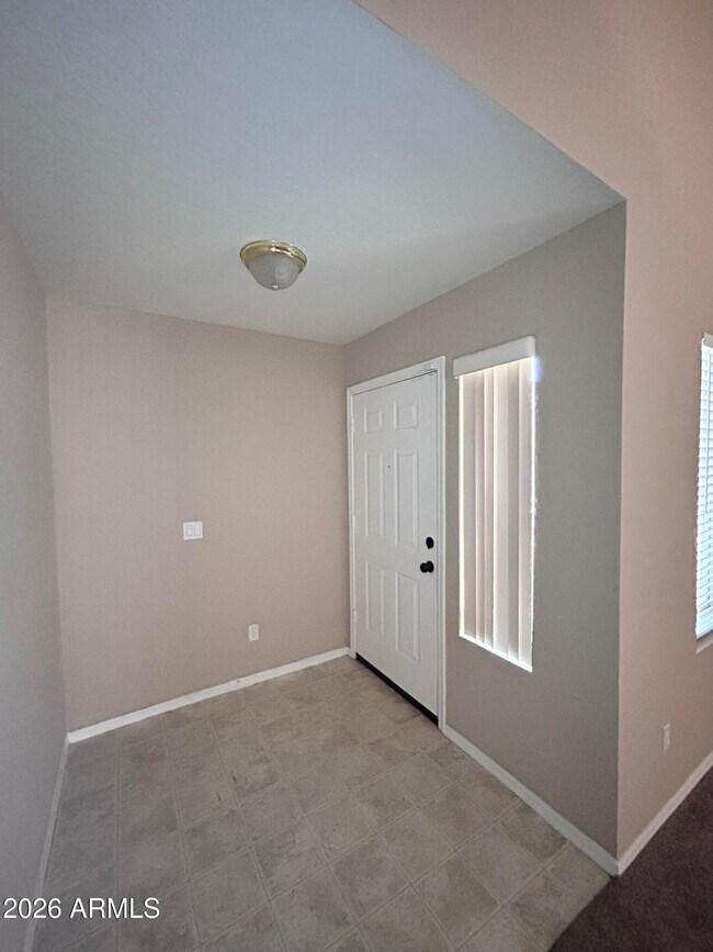 3174 W Carlos Ln