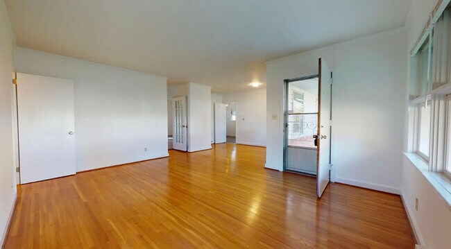 Photo - 330 Webster Pl