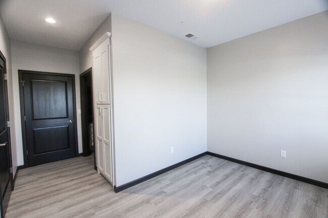 Photo - New! Beautiful 1 Bed, 1 Bath Apartment in ... Unit 2010-105