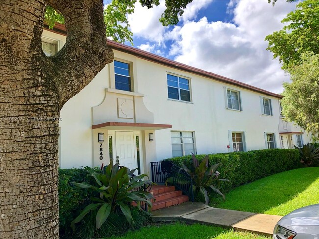 Building Photo - 7840 SW 55th Ave Unit 22A