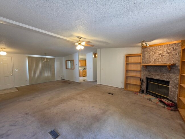 Photo - 6816 Hallmark Ave NE