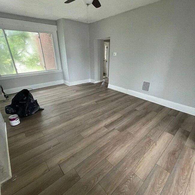 Photo - 2015 Broadway Ave Unit Floor 2