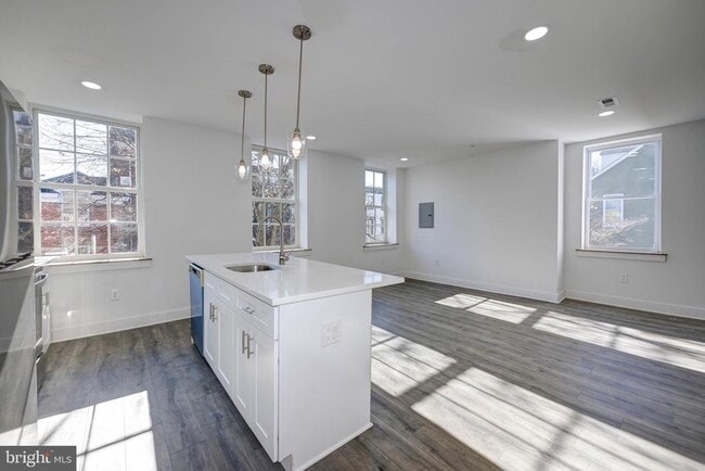 Building Photo - 211 E Union St Rental