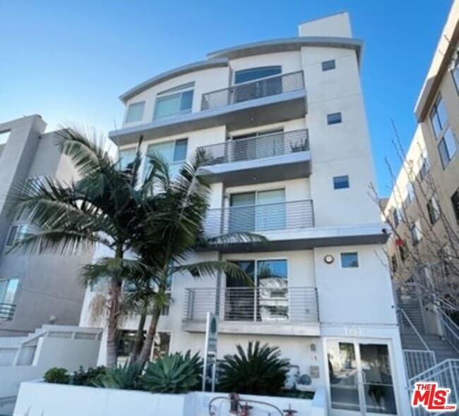 Building Photo - 1611 S Beverly Glen Blvd Rental