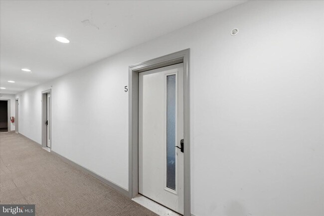 Building Photo - 443 Millwood Ave Unit 5