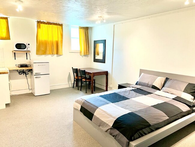 Building Photo - 416 E Main St