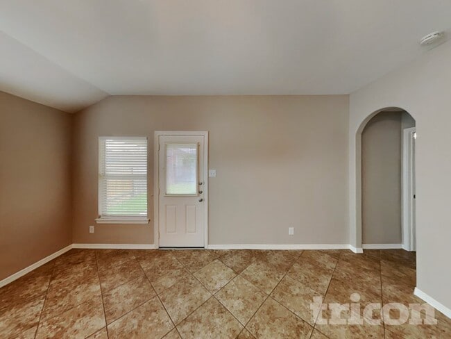 Photo - 715 Pequin Rd