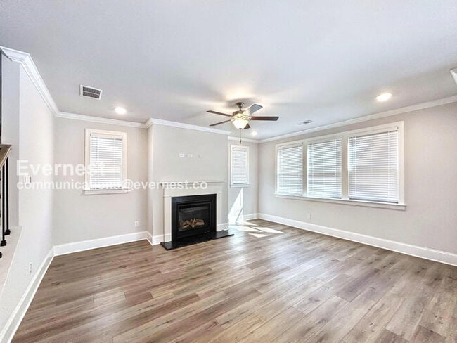 Photo - 331 Caledonia Ct