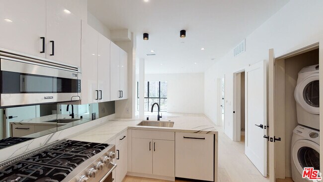 Photo - 105 S Doheny Dr Unit 304