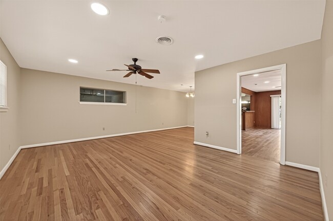 Photo - 5646 Hazen St