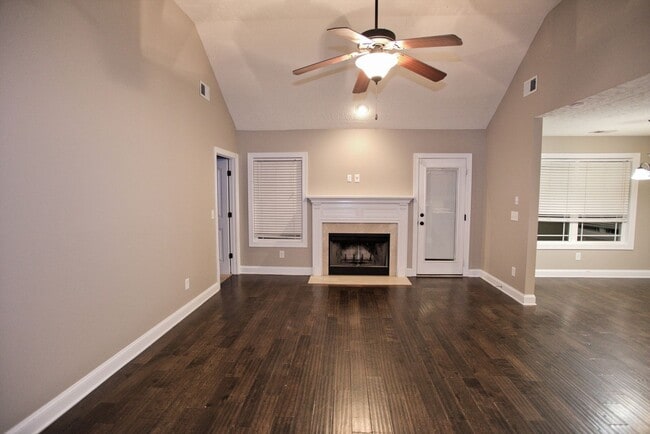 Photo - 717 Elm St