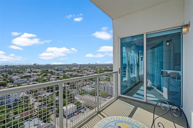 Photo - 10 SW South River Dr Unit PHI11