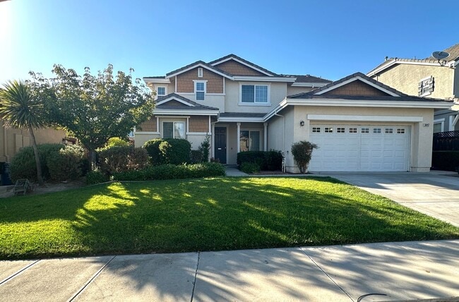 Building Photo - Gorgeous 4 bed, 3 bath + huge Bonus room i... Rental