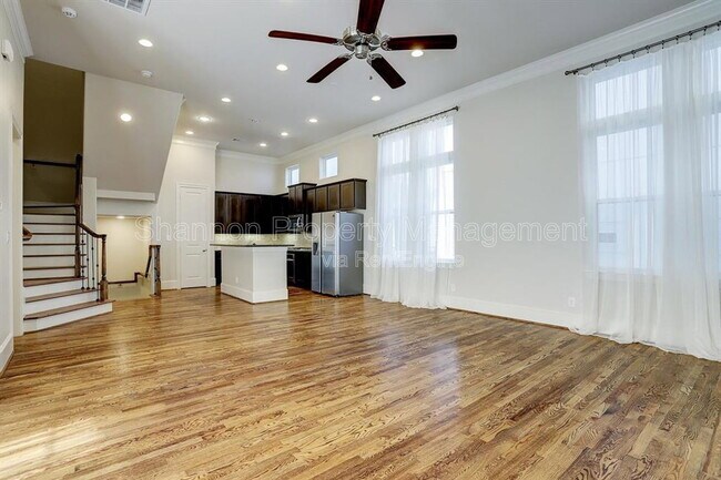 Photo - 5108 Larkin St