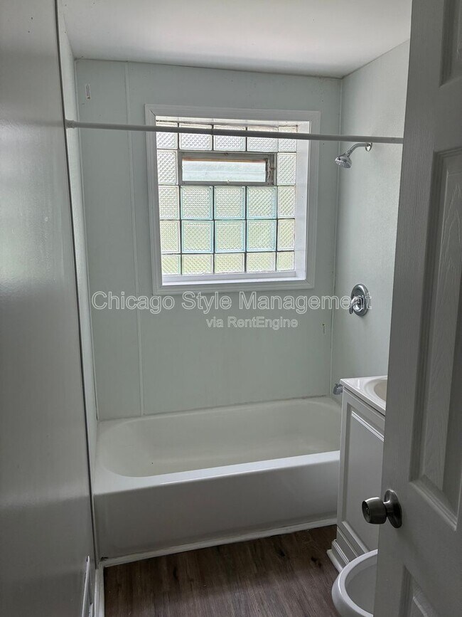 Photo - 9713 S Oglesby Ave