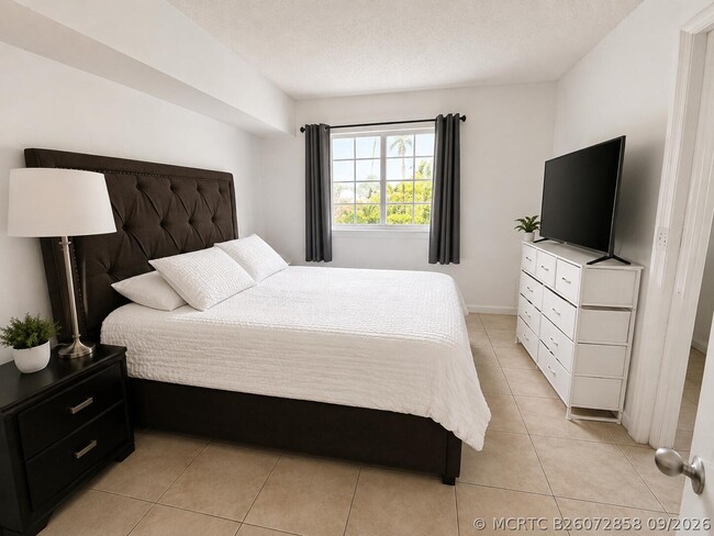 Building Photo - 3271 Sabal Palm Manor Unit 106