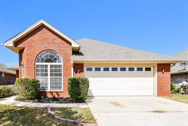 Building Photo - 2067 Edgewood Dr Rental