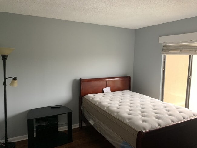 Photo - 1600 Park Cir