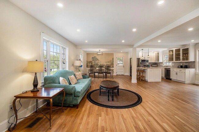 Photo - 911 S Shem Dr