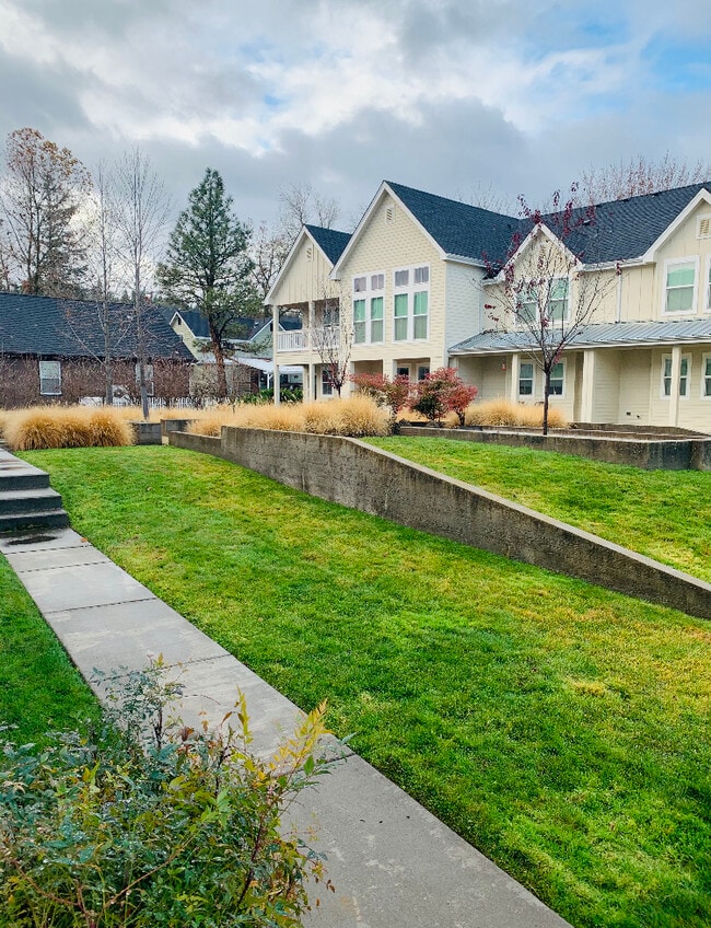 Photo - 515 G St