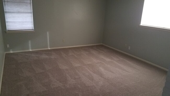 First living room - view 1 - 2927 Lawrence St