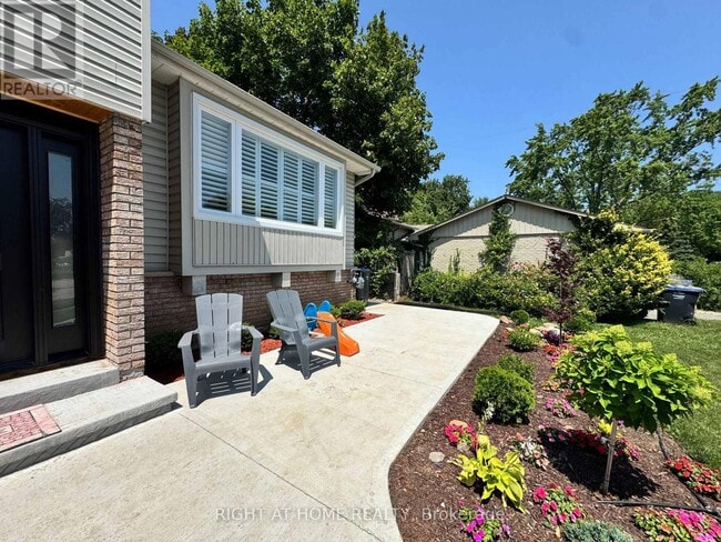 Photo - 3363 Chokecherry Crescent