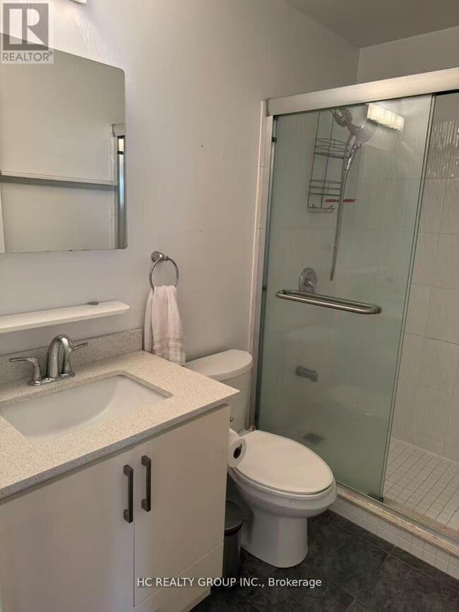 Photo - 1606 Queen St E