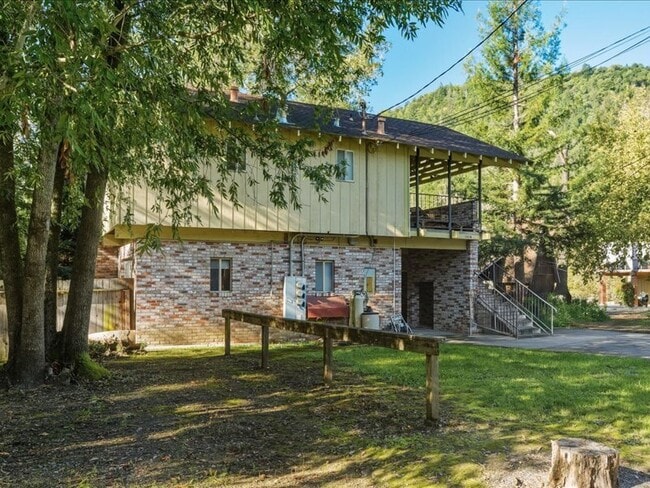 Photo - 1863 Bailhache Ave