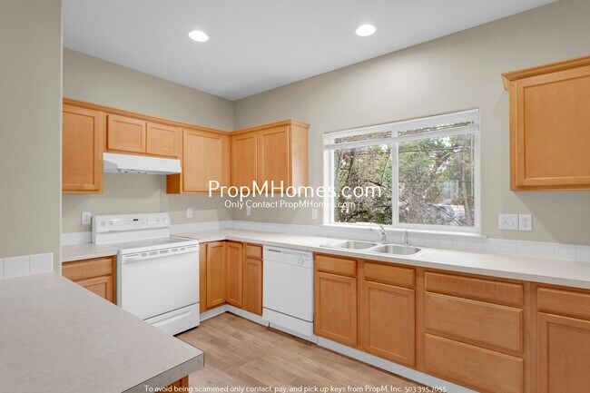 Photo - 3 Bedroom Townhome in SE - Two Primary Sui... Unit 8431 SE Brooklyn Street