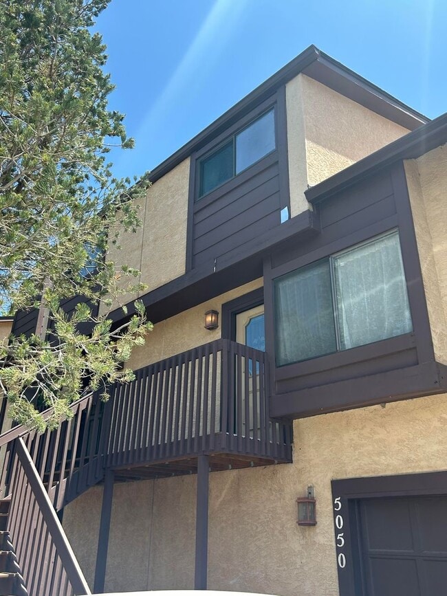 Building Photo - 2 bedroom with Wood Burning Fireplace In V... Rental