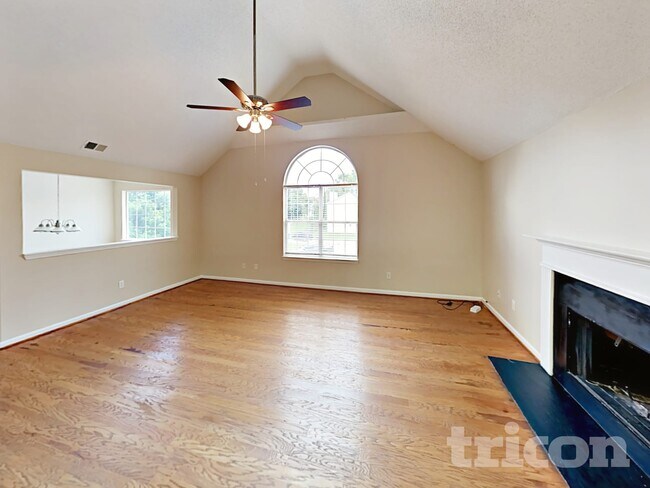 Photo - 831 Asbury Trail