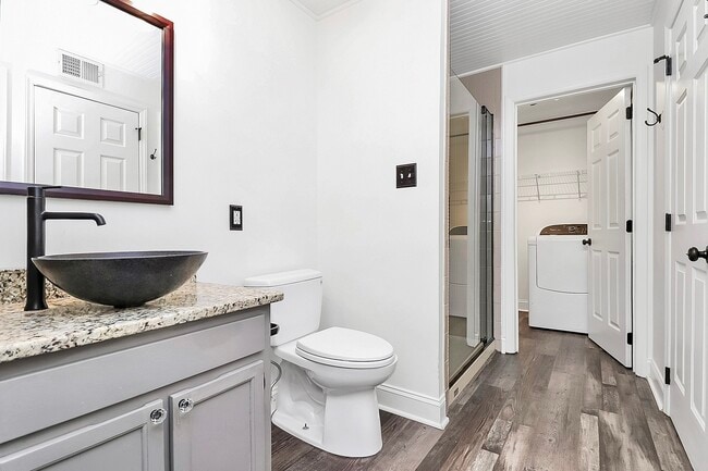 Photo - 1109 E Morehead St