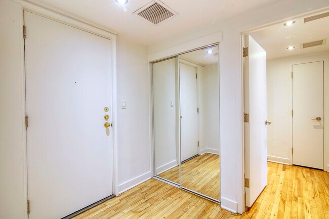 Photo - 3435 Rue Drummond Unit 32
