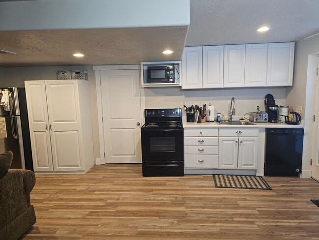 Building Photo - 649 E Mt Dutton Way Unit Basement Apartment