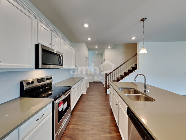 Photo - 648 Carnaby Ln