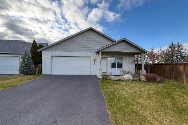 Building Photo - Charming 3-Bedroom Home in NE Bend, Oregon - PENDING APPLICATION