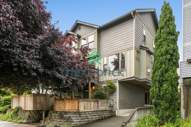 Building Photo - 2 BED 2 BATH TOWNHOME FOR RENT