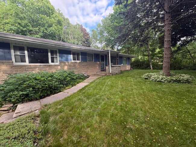 Photo - 3580 Slinger Rd
