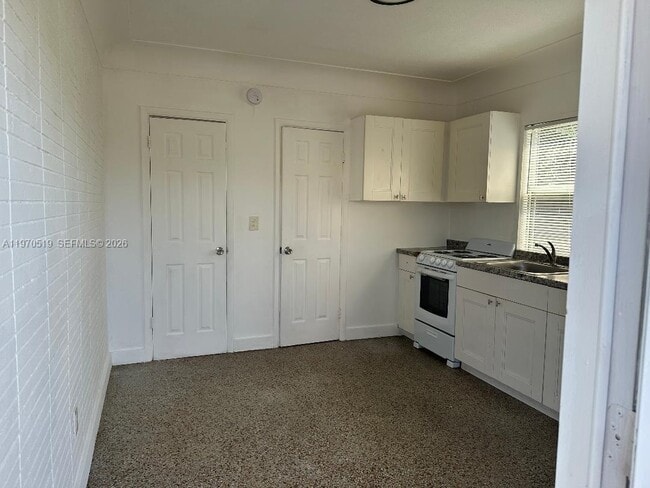 Photo - 186 NW 1st St Unit 3