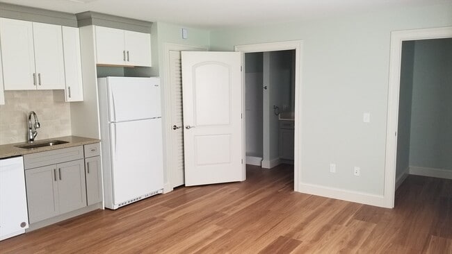 Photo - 462 Main St Unit 44