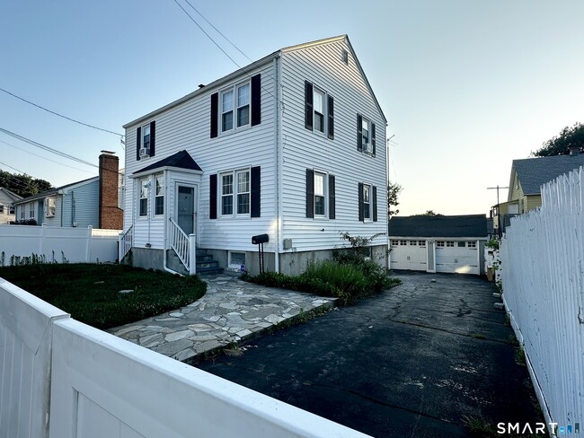 Photo - 339 Thompson St