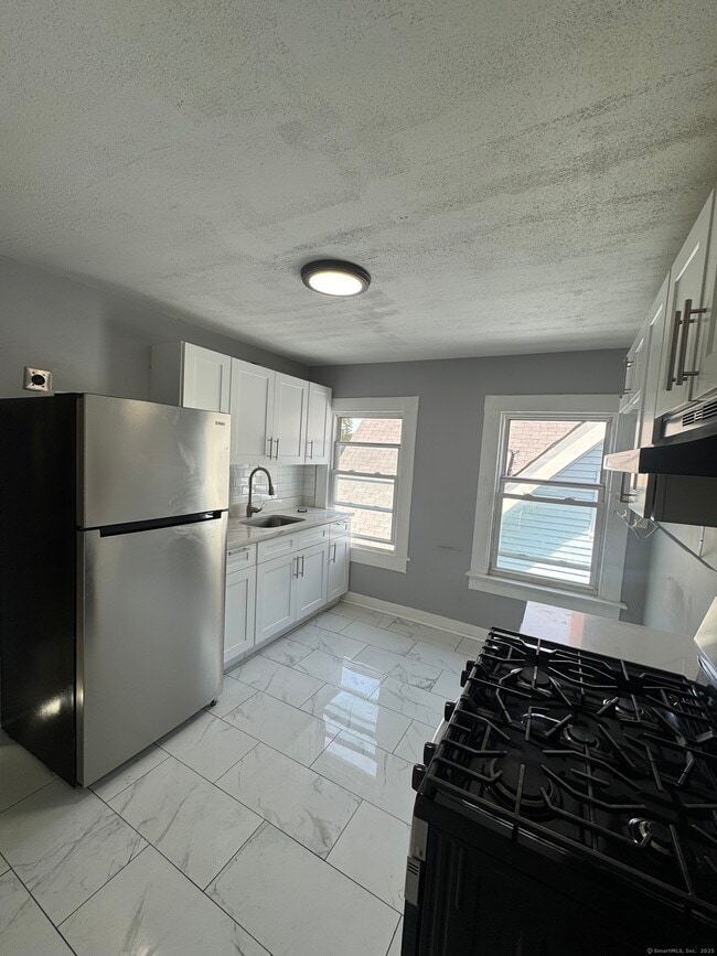 Building Photo - 146 Farren Ave Rental
