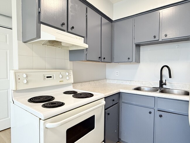 Photo - 591 Wellington Ave Unit 206